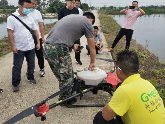 湖北荊門農航站舉辦水產養(yǎng)殖無人機防治技術推廣示范現(xiàn)場會